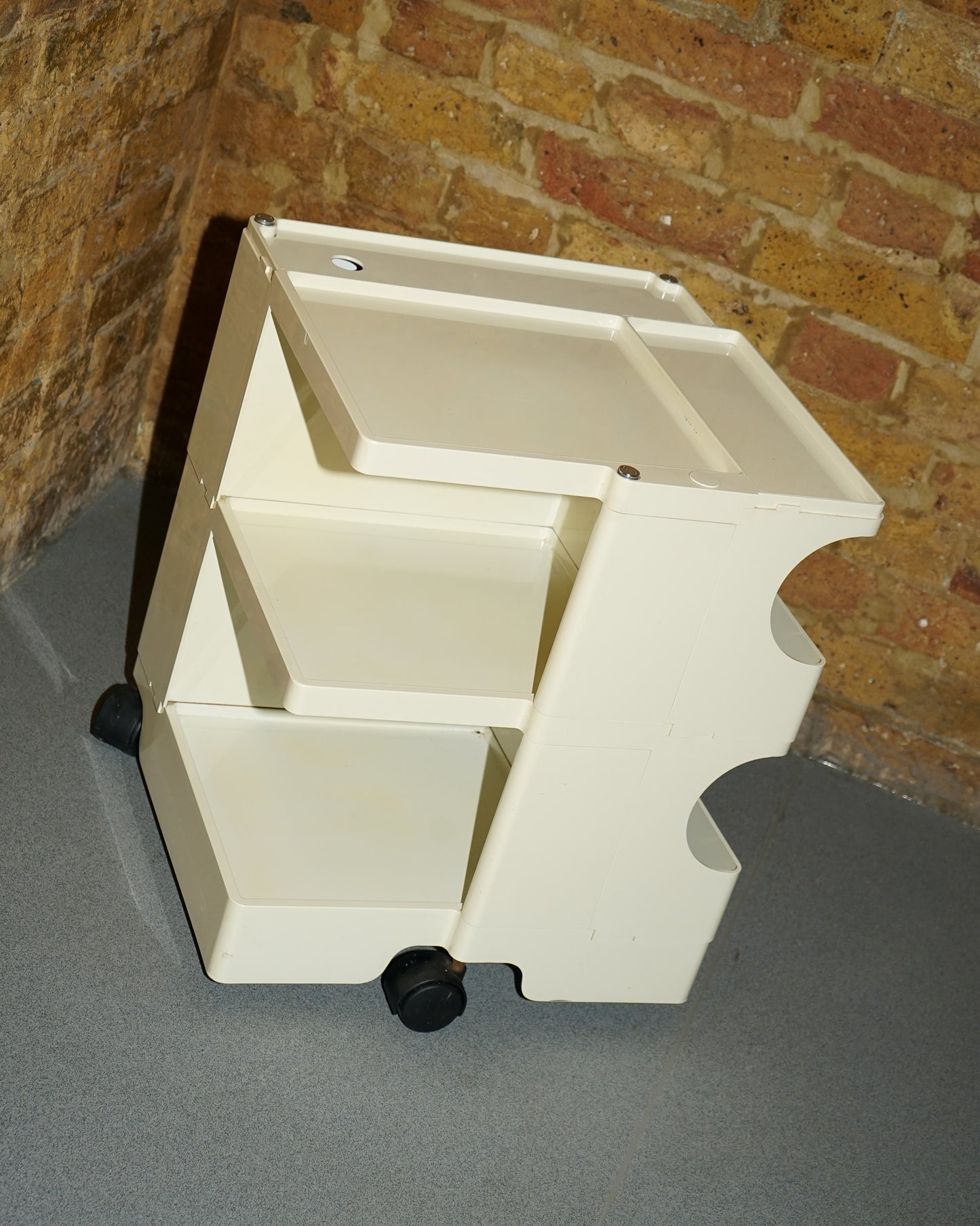 Boby Trolley – Bieffeplast - in the corner shop