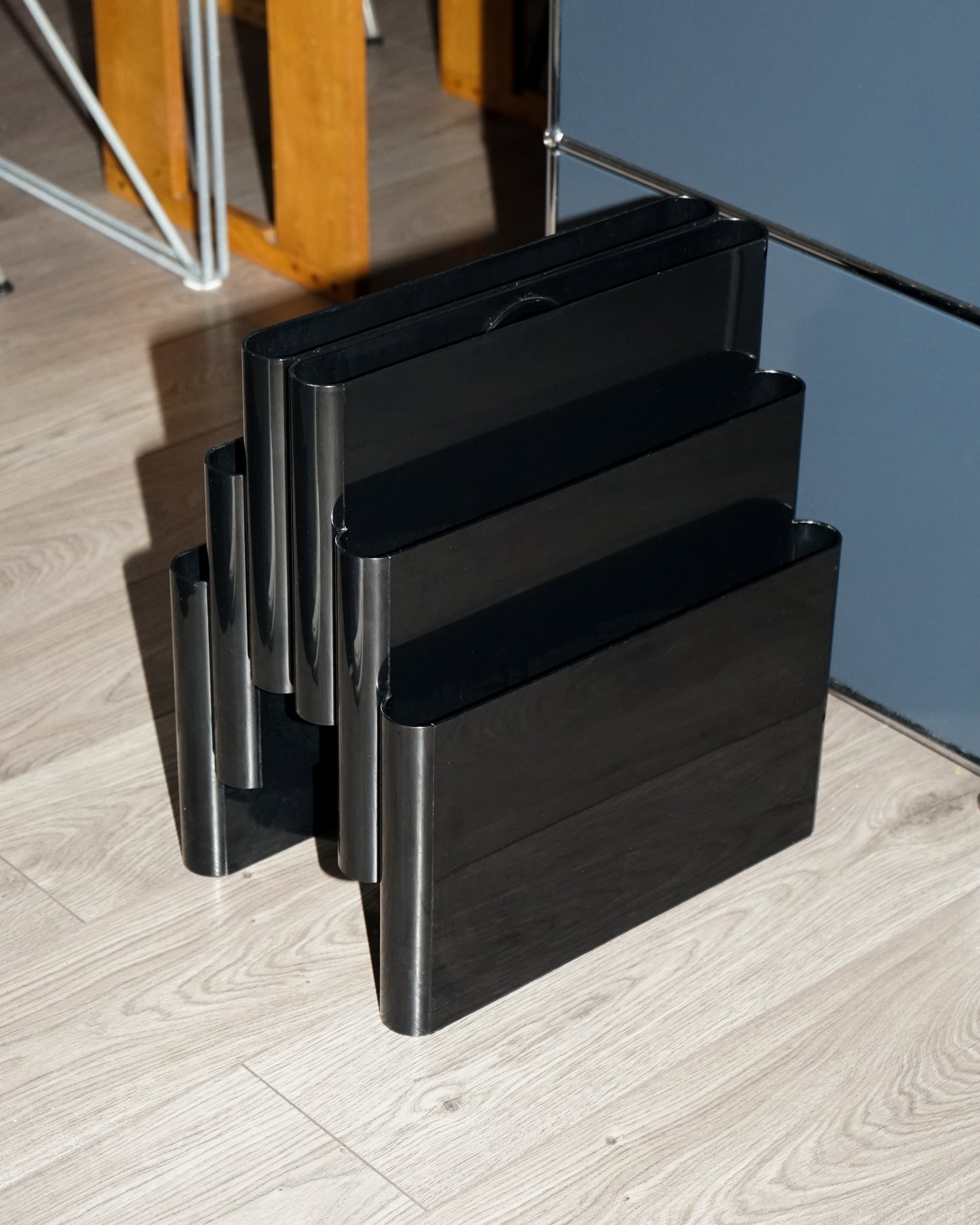 4675 Magazine Rack – Kartell
