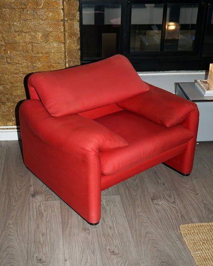 Maralunga Armchair – Cassina - in the corner shop