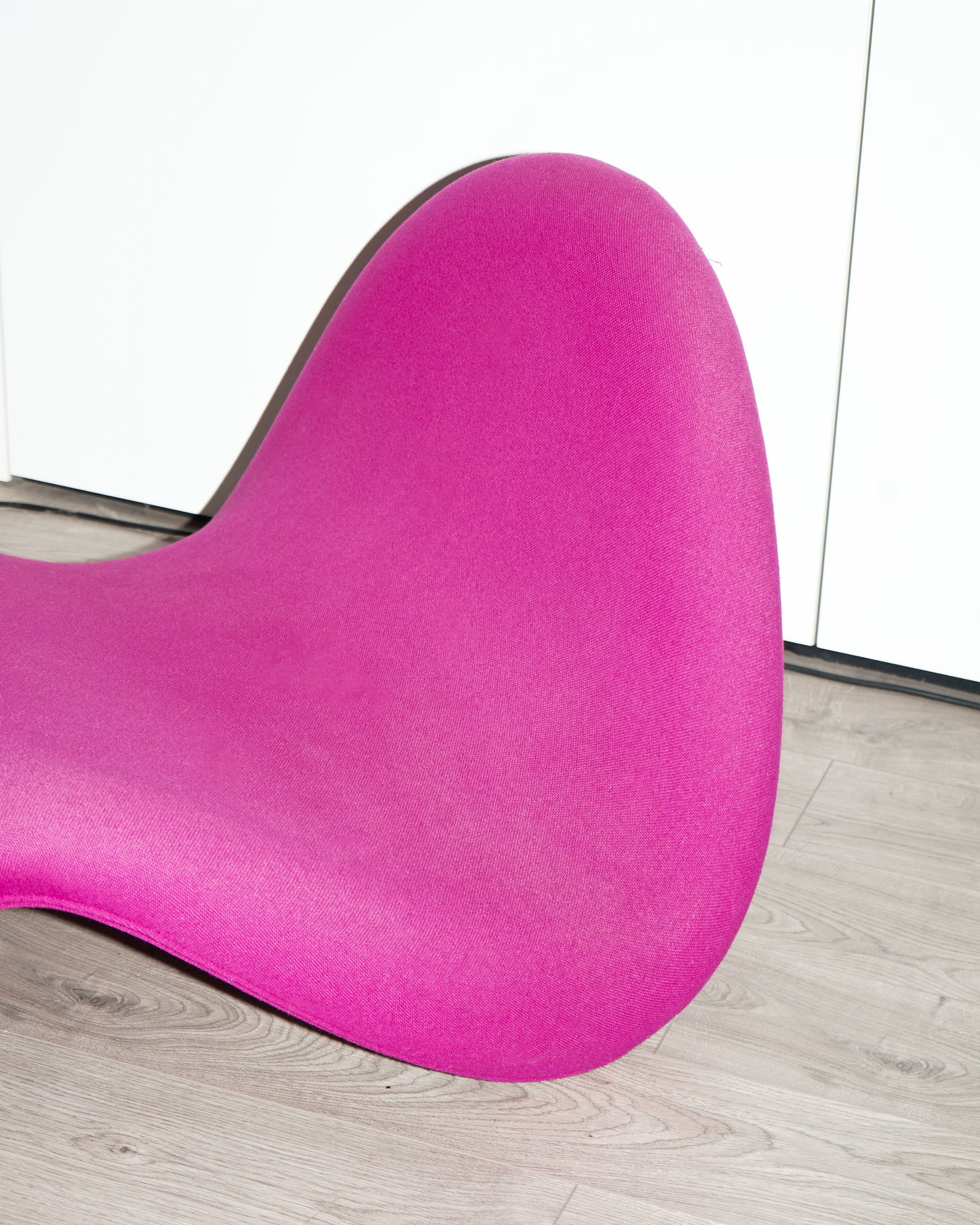Pink Tongue Chair – Artifort