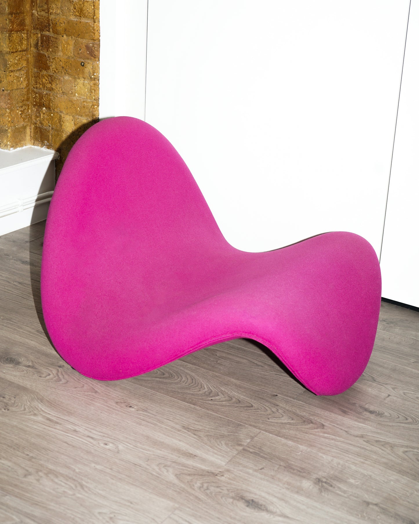 Pink Tongue Chair – Artifort