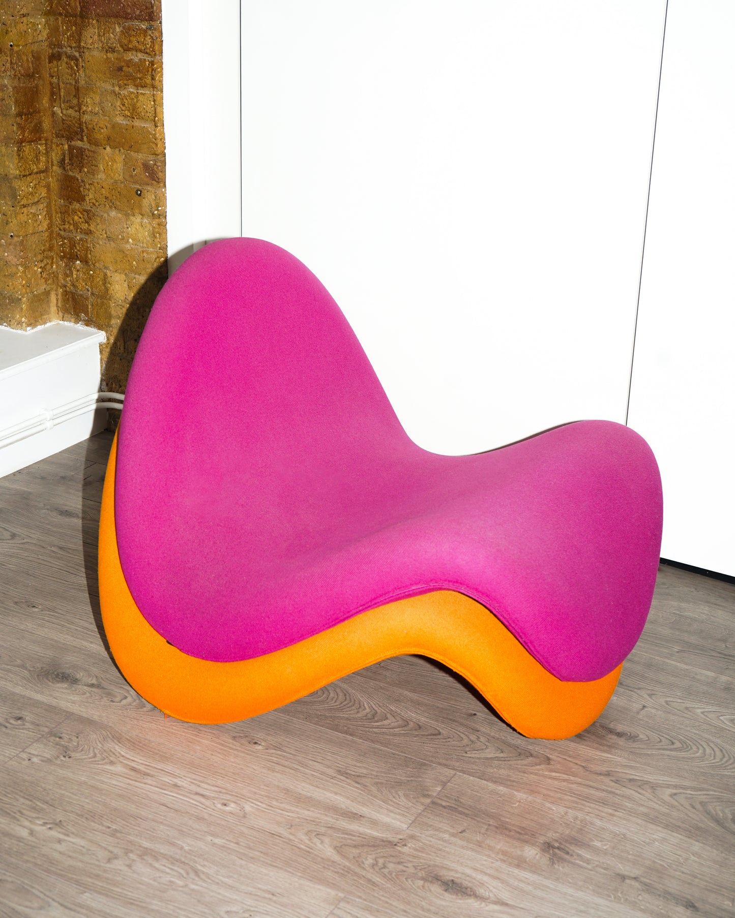 Pink Tongue Chair – Artifort