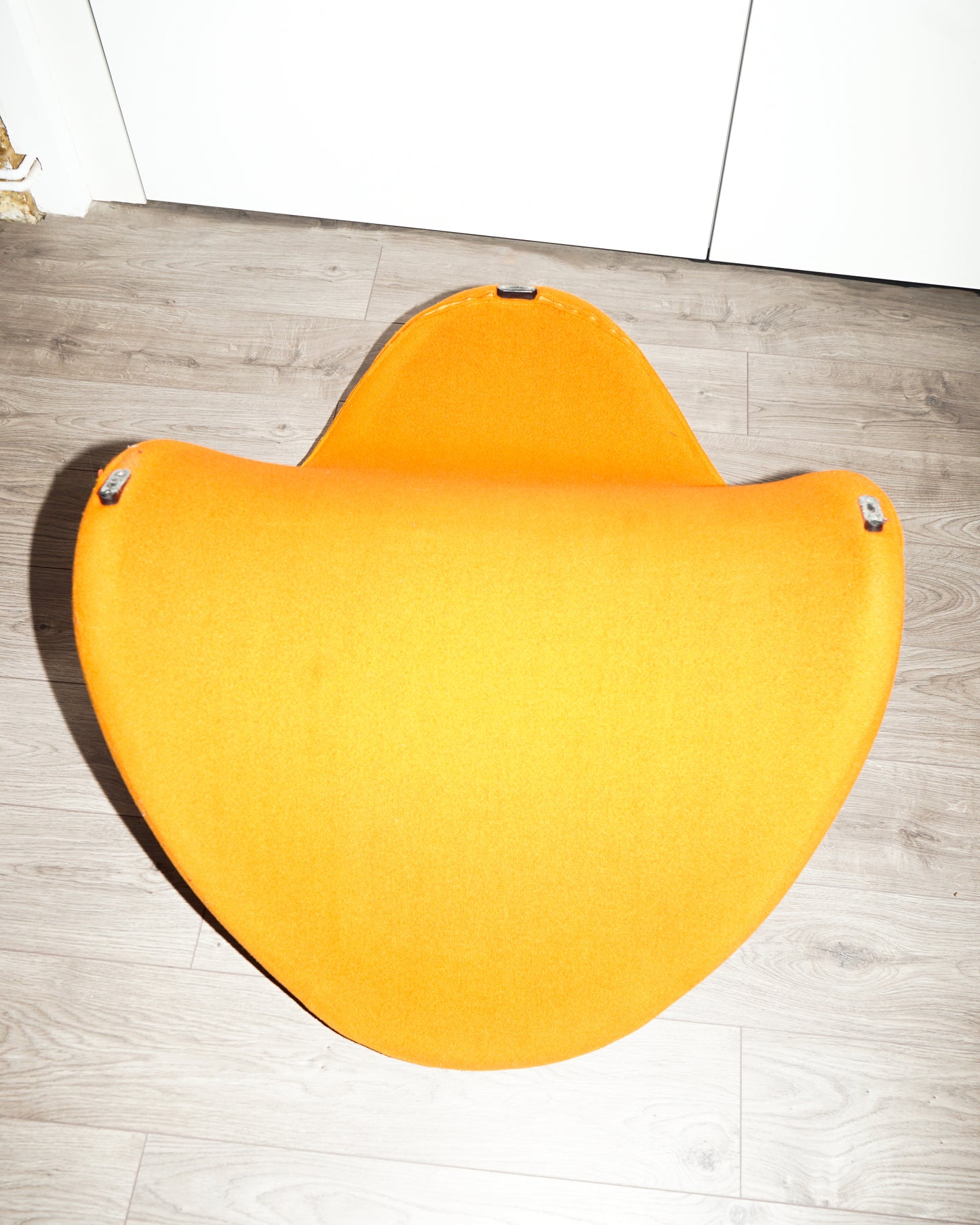Orange Tongue Chair – Artifort