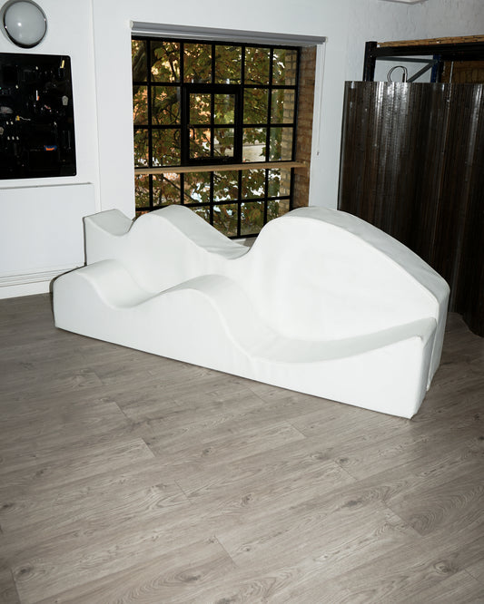 White Superonda Sofa –– Archizoom